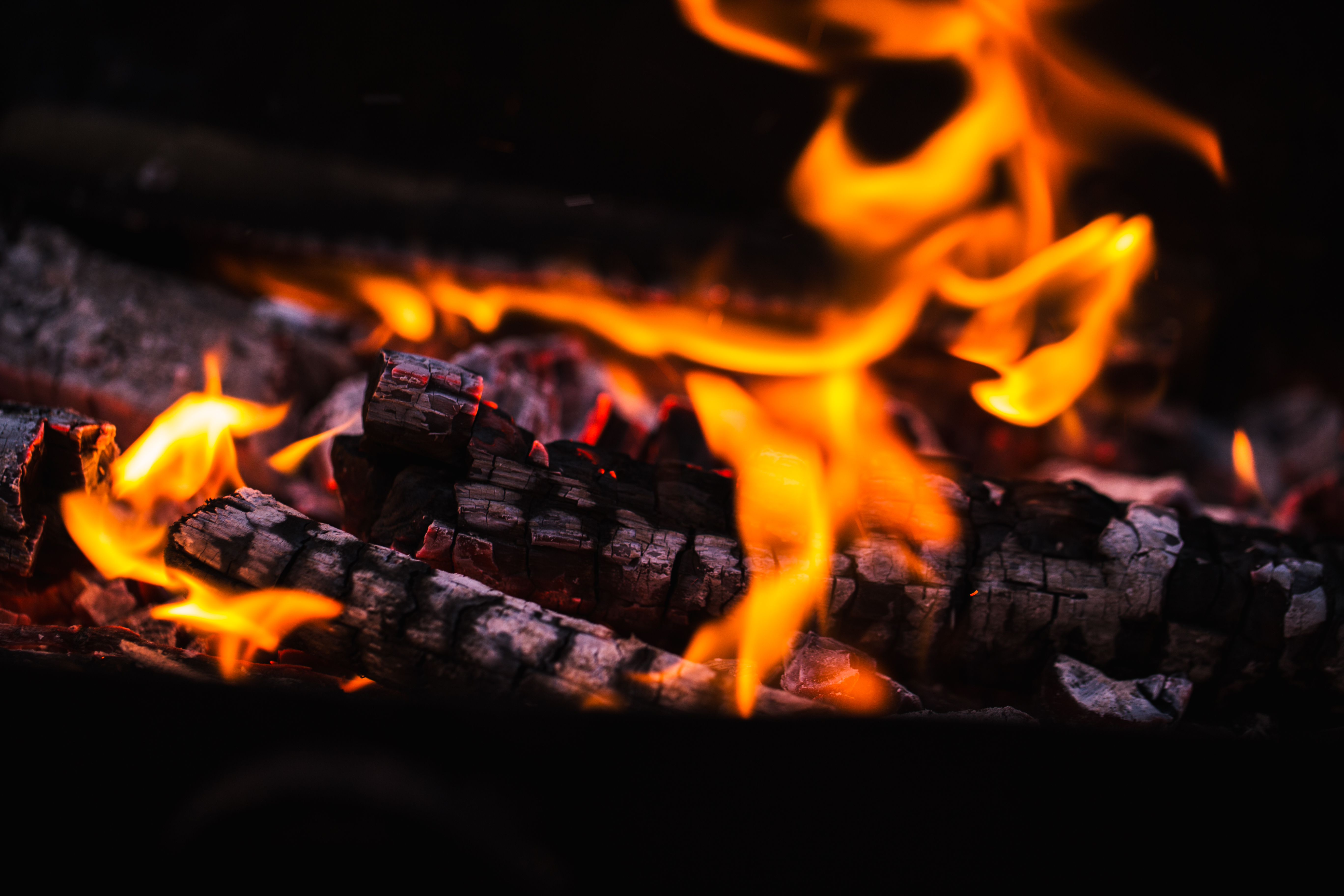 https://watt.co.uk/wp-content/uploads/2020/04/fire-flames-with-sparks-on-the-coals-PN2YTLP.jpg