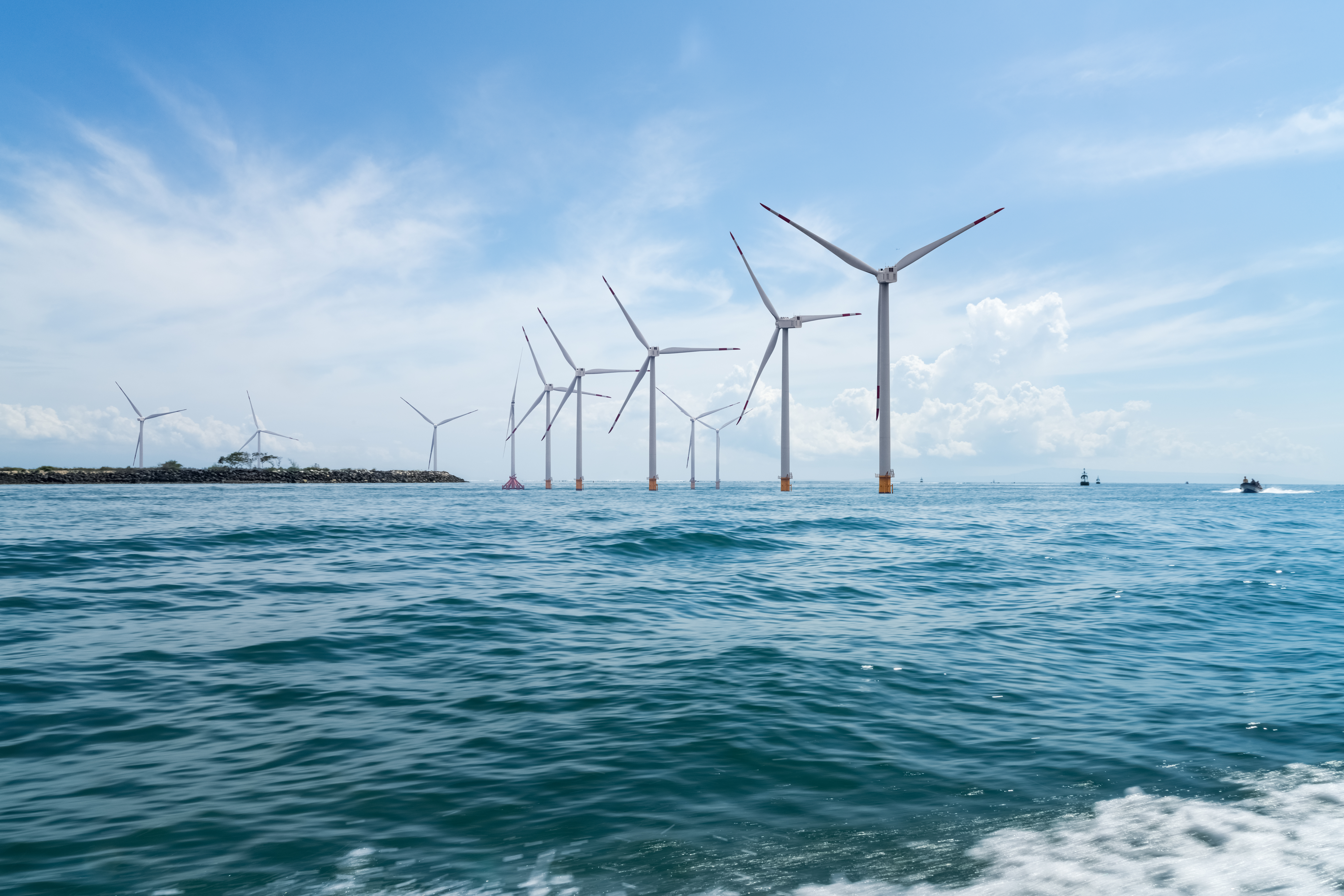 https://watt.co.uk/wp-content/uploads/2020/04/offshore-wind-farm-PHQRWT6.jpg